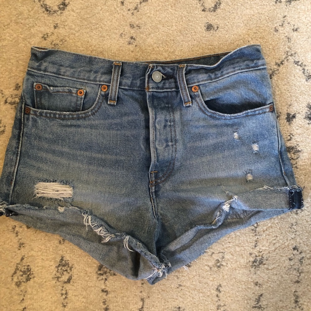 Levi’s wedgie Jean Shorts 27